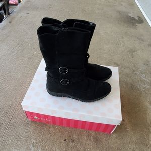 Nice boots girls little use and in good condition!!